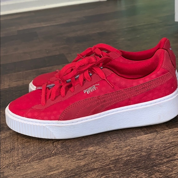 Barley used, red texture puma sneakers - Picture 2 of 5